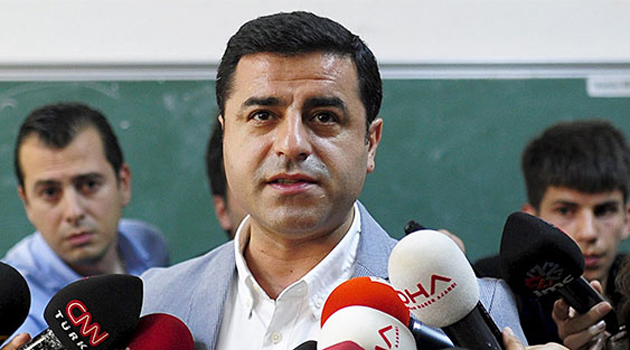 Автомобиль лидера прокурдской партии в Турции подвергся обстрелу