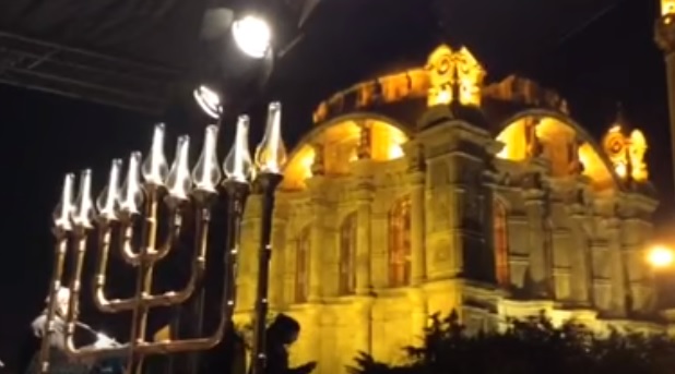 В Турции впервые публично зажгли менору