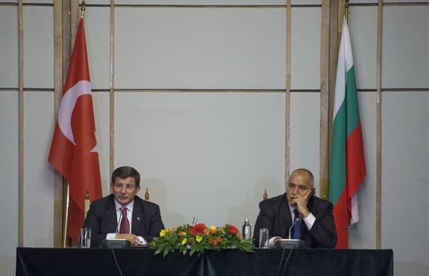 Давутоглу пребывает с официальным визитом в Болгарии