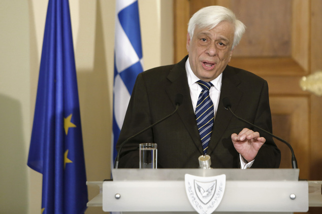 Глава Греции: турецкие власти помогают контрабандистам