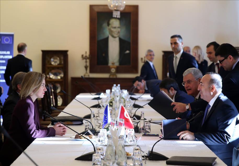 Турция-ЕС: Могерини и Хан прибыли в Анкару