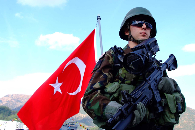 СМИ: Турция провела первую наземную операцию в Сирии