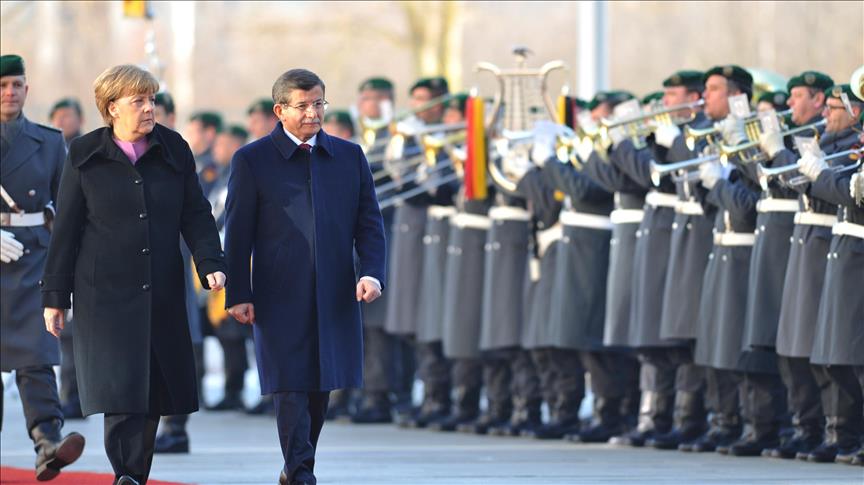 Давутоглу прибыл в Германию с визитом