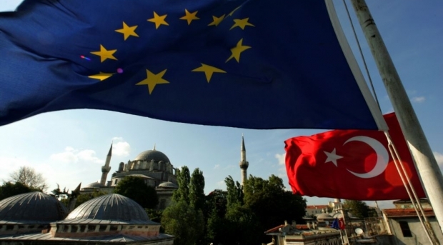 Анкара требует введения безвизового режима с ЕС в октябре