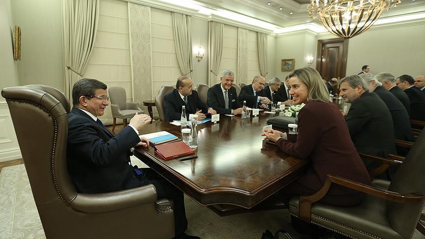 Ахмет Давутоглу принял Федерику Могерини