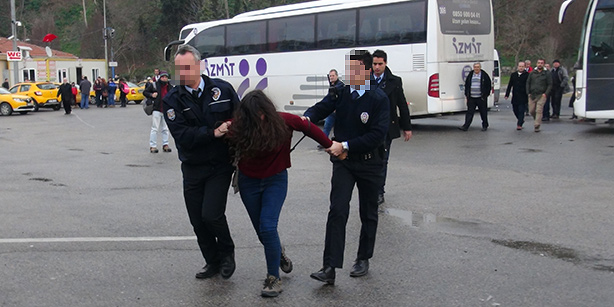 Двух девушек задержали за эмблему РПК на телефоне