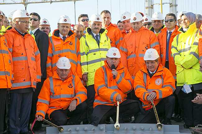 Президент и премьер открыли новый мост