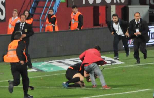 Фанат Трабзонспора избил судью прямо на поле