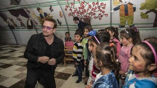 Боно из U2 посетил сирийский лагерь а Газиантепе