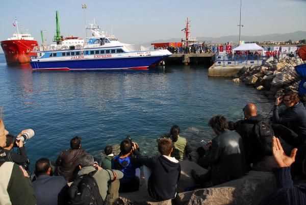 Первая партия нелегалов из ЕС прибыла в Измир