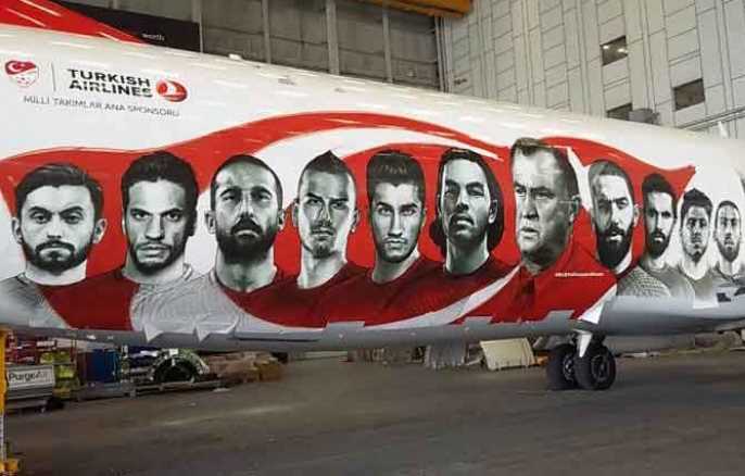 Turkish Airlines раскрасили самолет для сборной Турции
