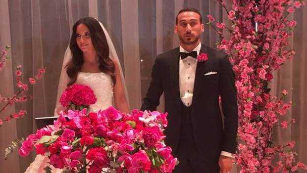 Нападающий Бешикташа Дженк Тосун женился