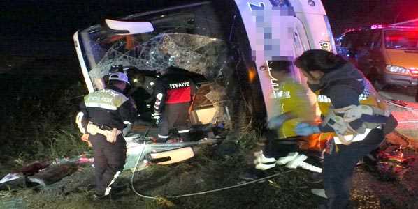 Перевернувшийся автобус: 3 погибших, 30 пострадавших