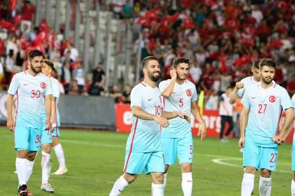Турция вырвала победу у Черногории в последнюю минуту