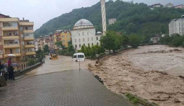 Ливни и оползни унесли 2 жизни в Орду