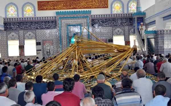 11 пострадавших из-за упавшей люстры в мечети