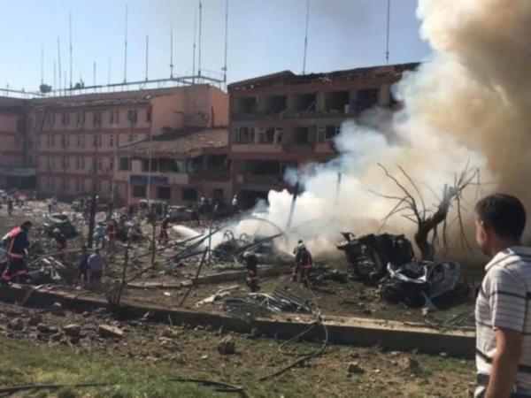 Теракт в Элязыге: 3 погибших, 146 раненых