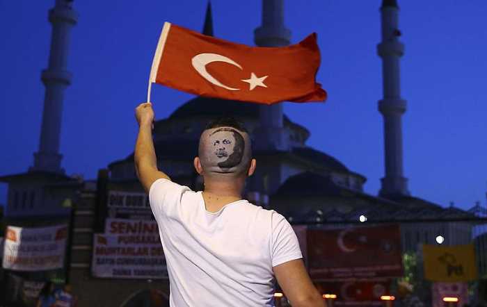 Парикмахер-рекордсмен выстриг портрет Эрдогана