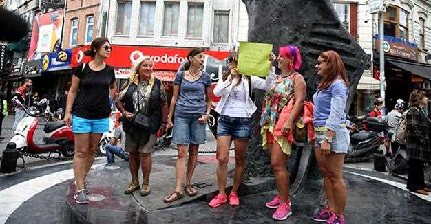 Акции в поддержку женских шорт прошли по Турции