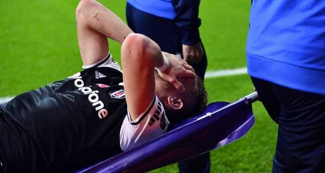 Защитник Бешикташа пропустит 6 месяцев из-за разрыва ахилла