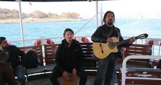 Стамбульским музыкантам разрешили играть на паромах
