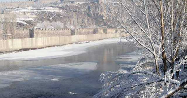 Аномальная Турция: +22 в Анталии, -22 в Ардахане