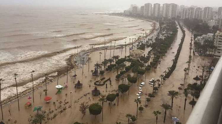 Непогода в Турции: ураганы, потопы и снегопады