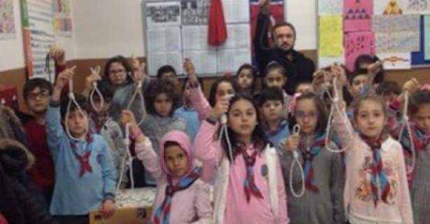 Учитель с детьми сделал «петли для террористов»