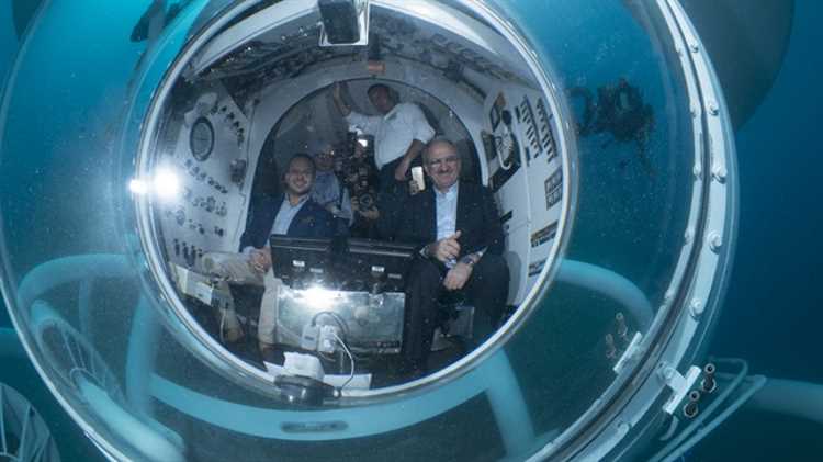 Губернатор Анталии опробовал новое развлечение для туристов