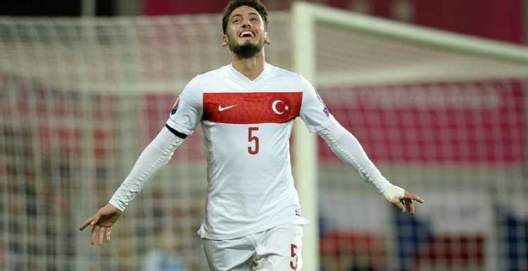 Хакан Чалханоглу может перебраться в Турцию