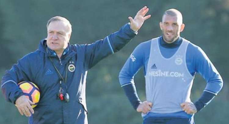 «Фенербахче» теряет очки, форварда и тренера