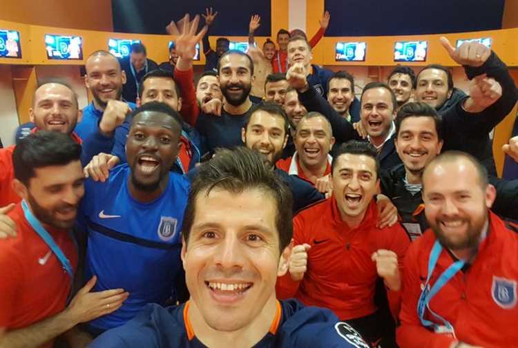 Башакшехир громит Галатасарай в стамбульском дерби