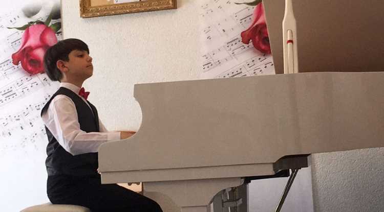 10-летний пианист-вундеркинд из Эскишехира
