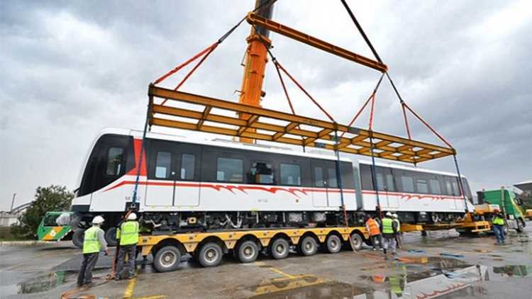 Измир обновляет поезда метрополитена