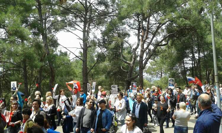 «Бессмертный полк» прошел по Измиру и Стамбулу