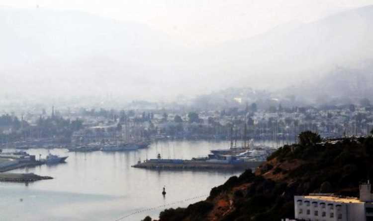 Бодрум оказался в дыму после пожара на свалке