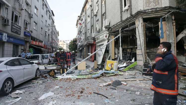 Мощный взрыв разбудил жителей Бакыркёя