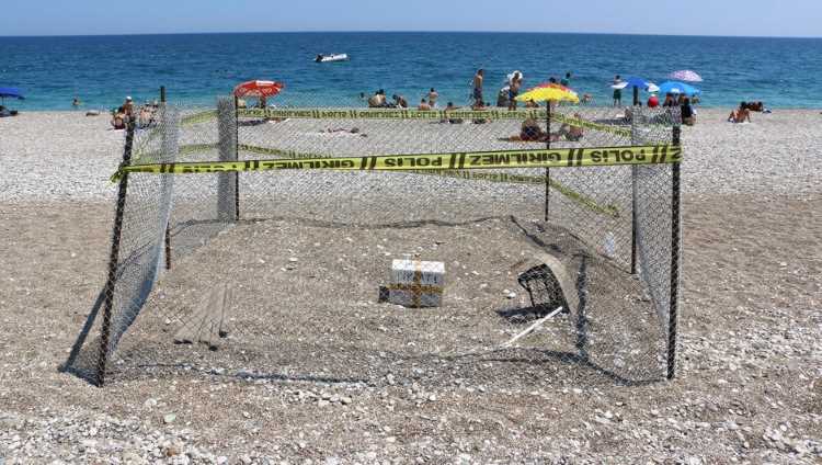 Необычная конструкция на пляже в Анталии