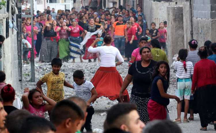 Ссору двух семей разнимал спецназ слезоточивым газом