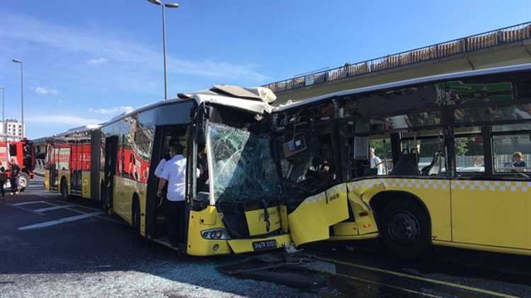 25 человек пострадали в лобовом столкновении метробусов