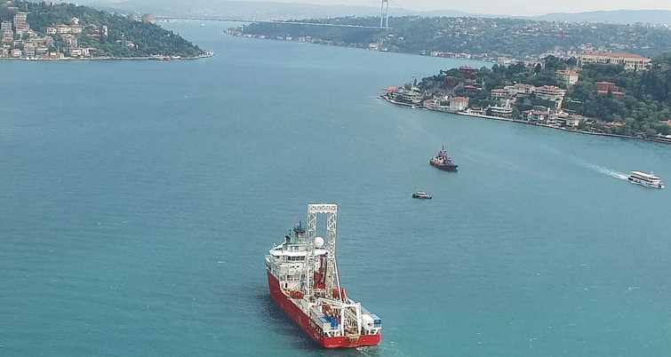 Судно на Босфоре дает старт новому мегапроекту