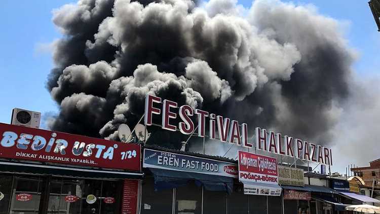 Более 100 торговых точек сгорело на рынке в Анталье