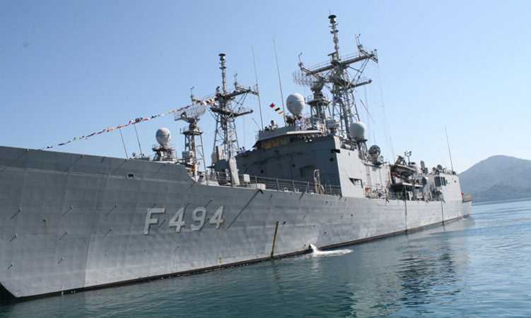 Военные корабли Турции атаковали итальянскую буровую платформу