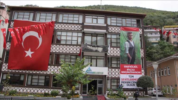 Трабзон проводил юного героя в последний путь