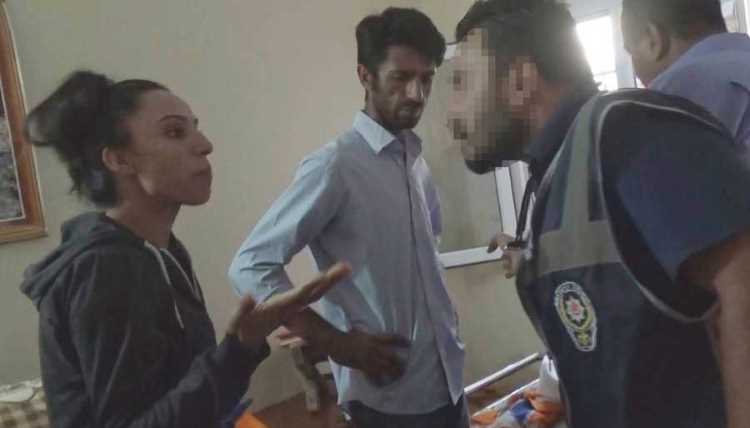 Полицейский украл деньги и золото во время обыска