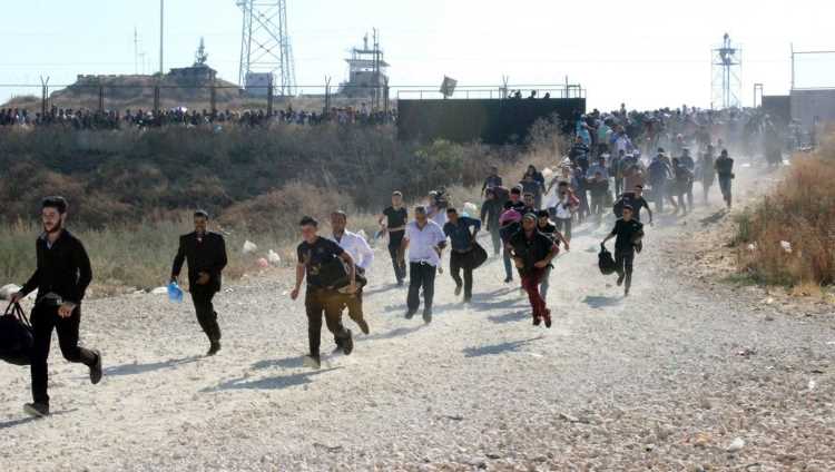 30 тысяч сирийцев скопилось на турецкой границе