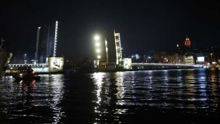 Стамбульский мост Галата сегодня будет разведен