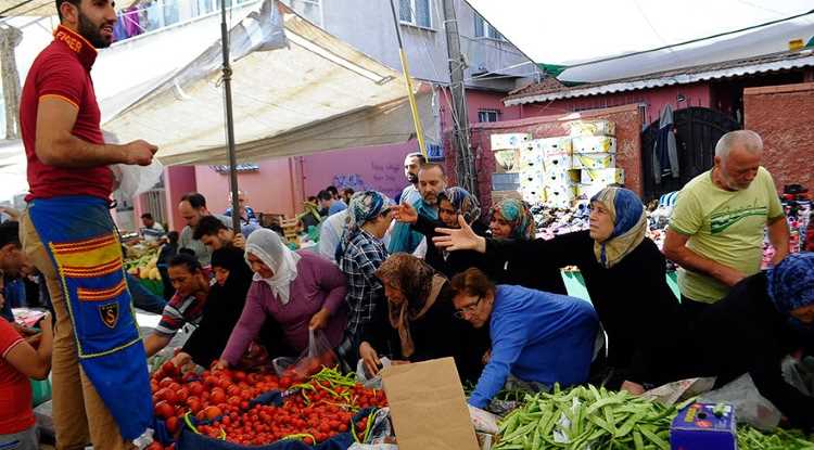 Стамбульский базар сегодня бесплатно раздавал продукты
