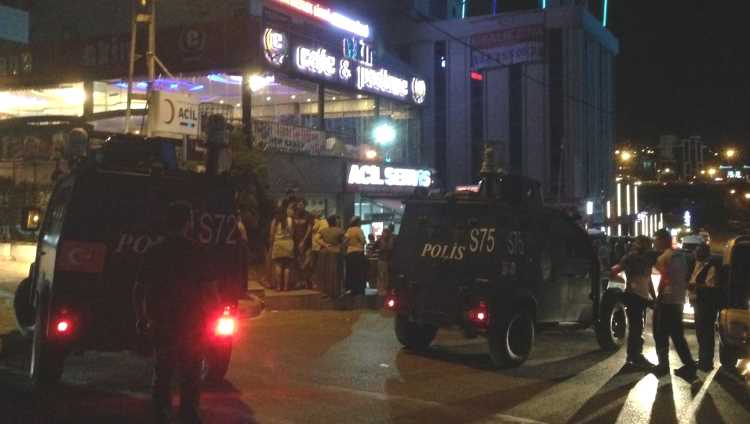 Обстрел кафе в Стамбуле: 1 погибший, 2 раненых