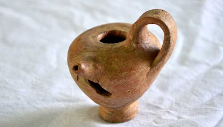 Детский поильник возрастом 2000 лет найден в Турции